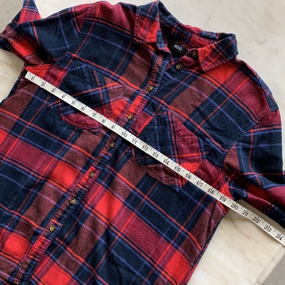 BDG Red button down flannel in plaid - Picture 4 of 6
